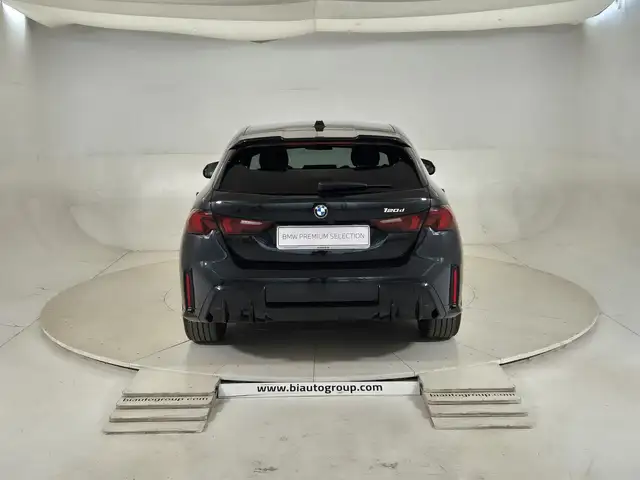 BMW 1 Series view 4