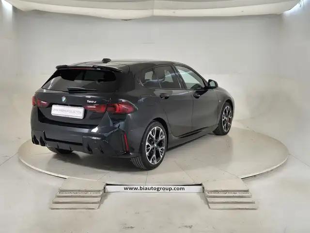BMW 1 Series view 5
