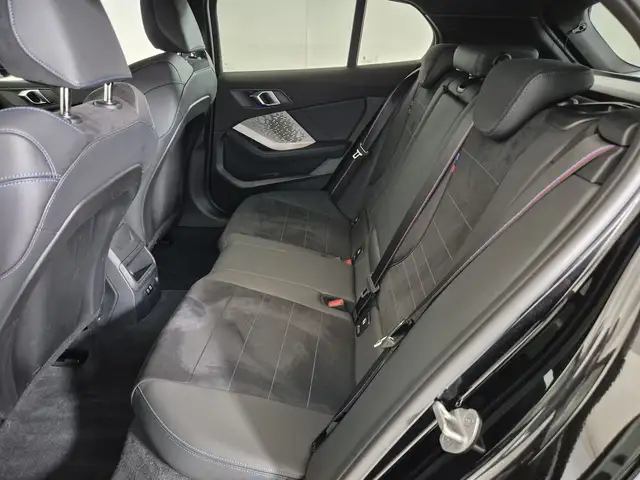 BMW 1 Series view 8