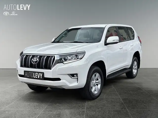 Toyota Land Cruiser view 2