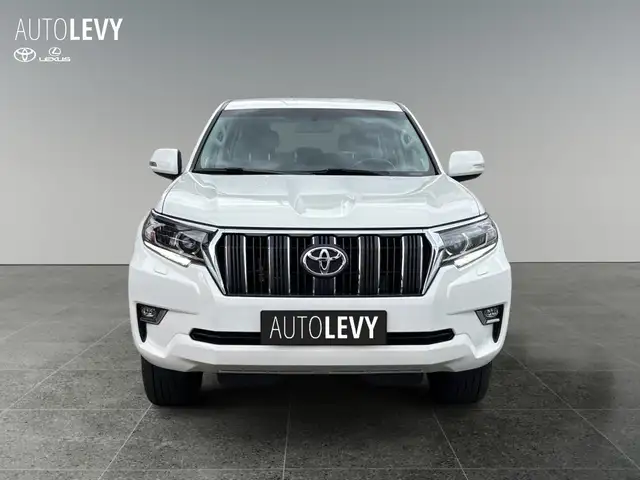 Toyota Land Cruiser view 9
