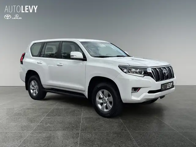Toyota Land Cruiser view 8
