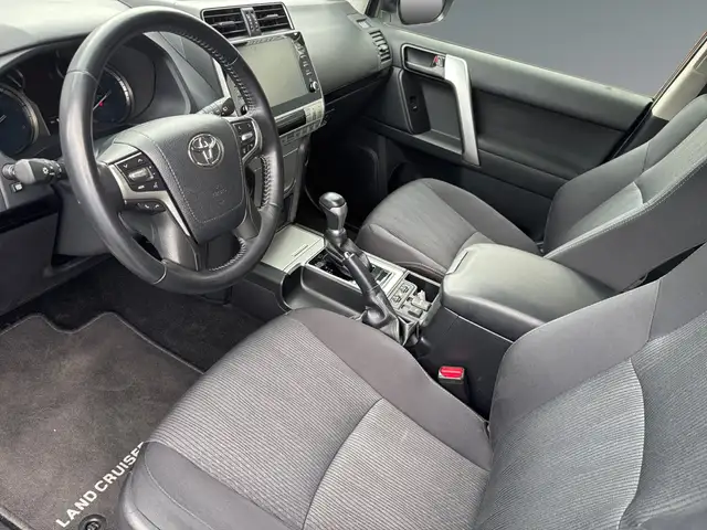 Toyota Land Cruiser view 10