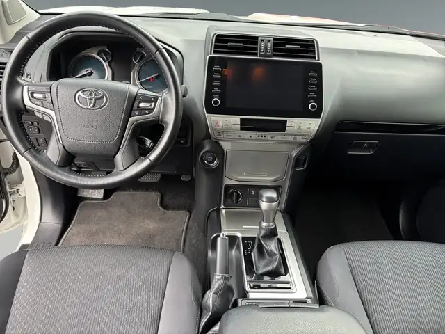 Toyota Land Cruiser view 11