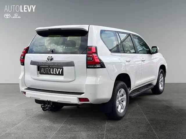 Toyota Land Cruiser view 6