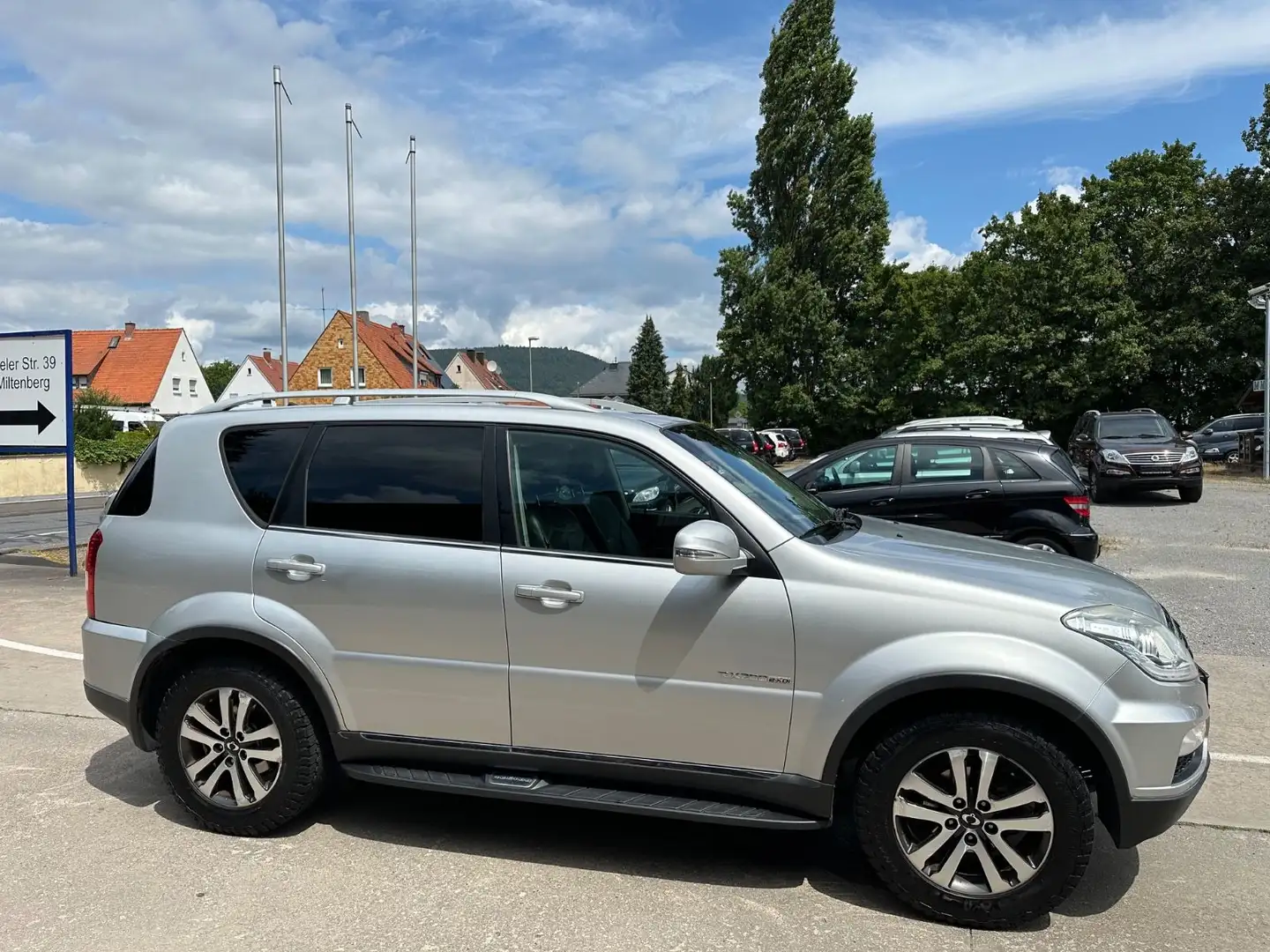 SsangYong Rexton Rexton W Sapphire 4WD/Automatik/Leder/AHK 2.6T Zilver - 2