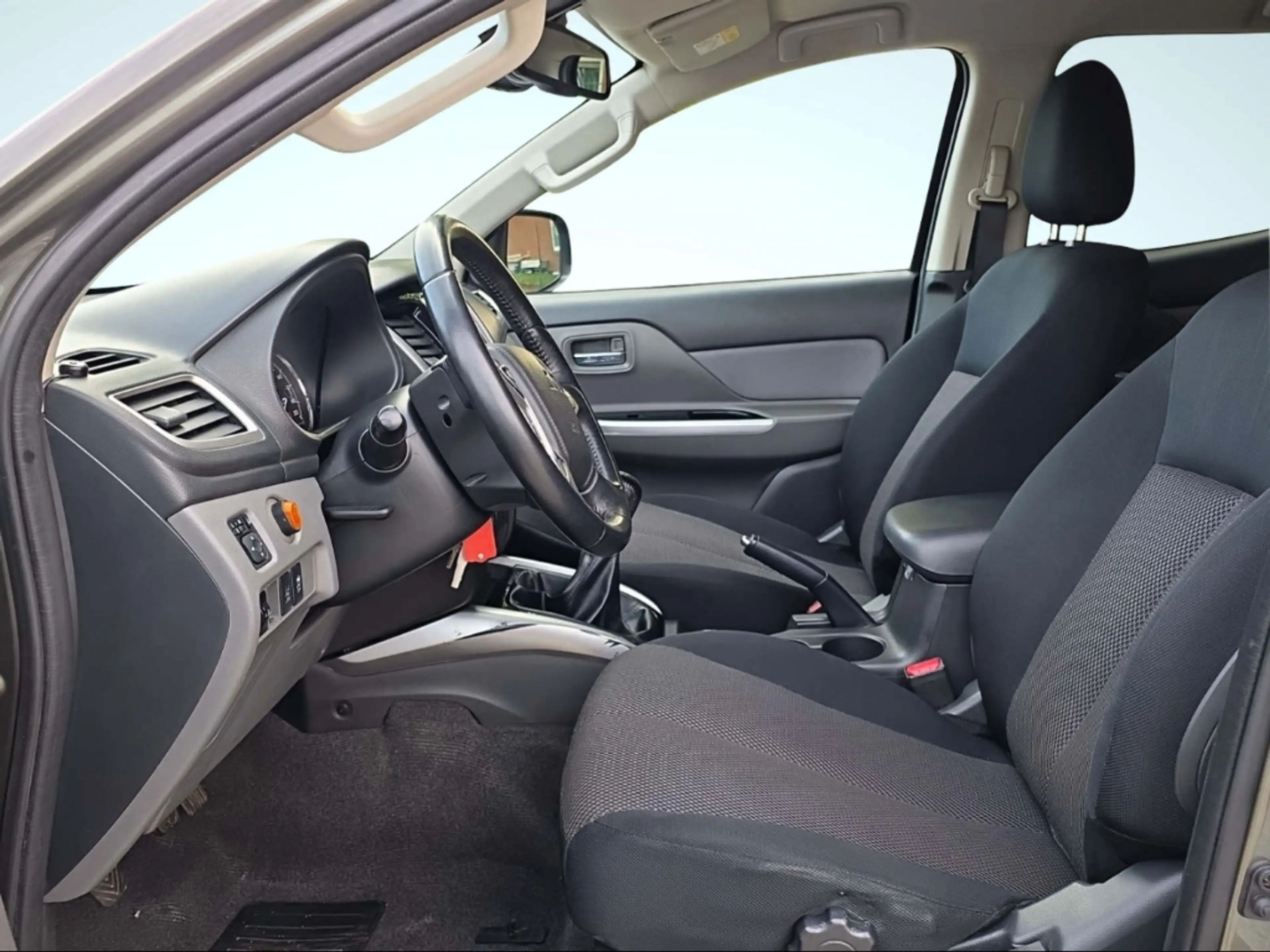 Mitsubishi L200 Plus Doppelkabine Klima Temp Spurhalteass. Bluetoo — photo 3