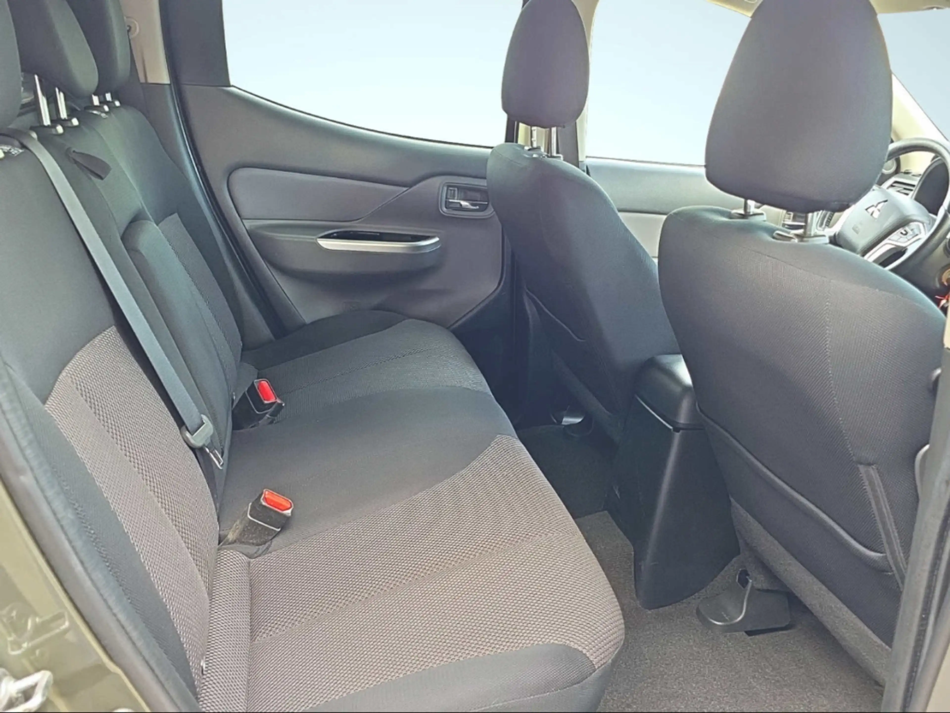 Mitsubishi L200 Plus Doppelkabine Klima Temp Spurhalteass. Bluetoo — photo 10