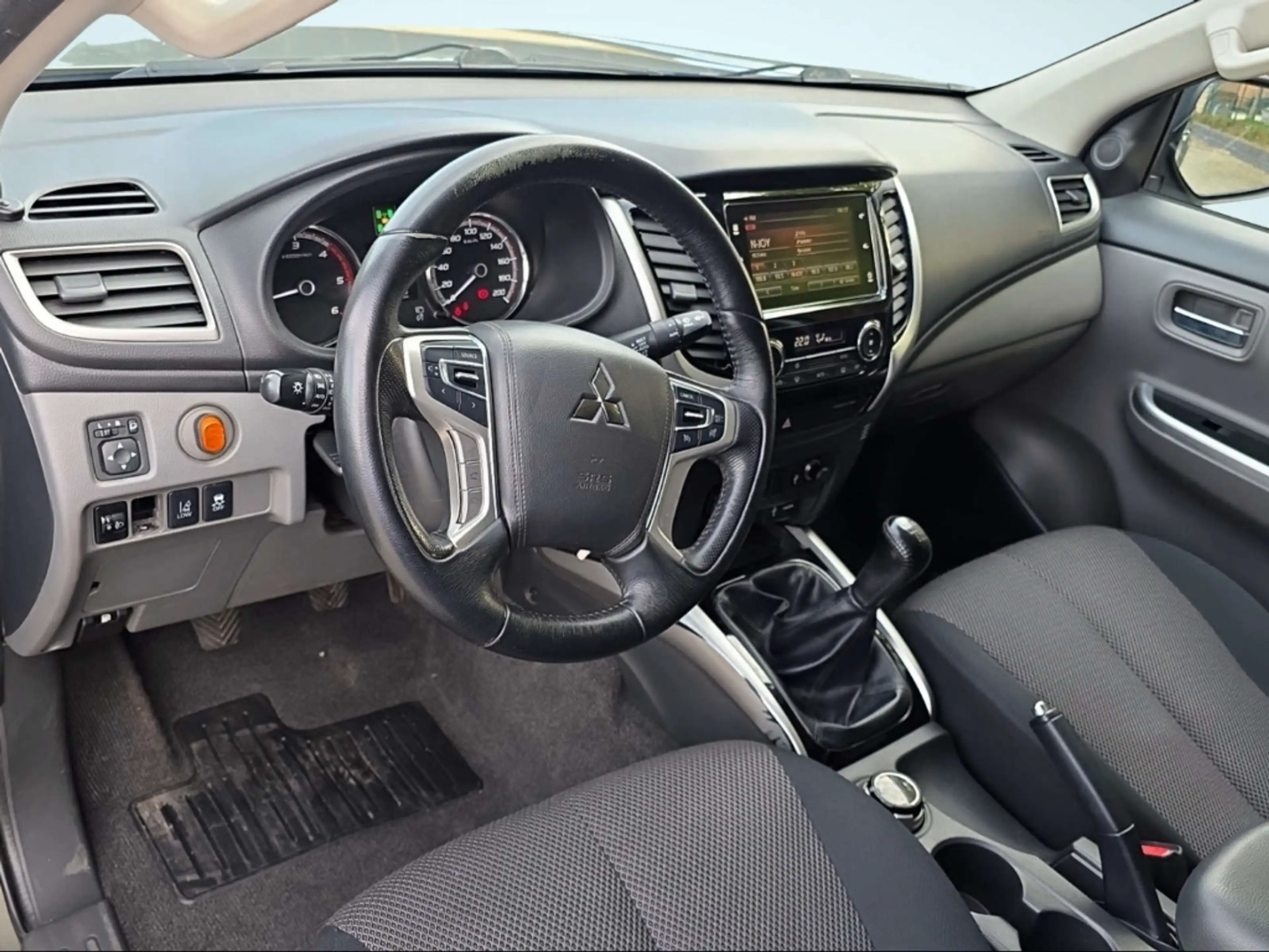 Mitsubishi L200 Plus Doppelkabine Klima Temp Spurhalteass. Bluetoo — photo 7