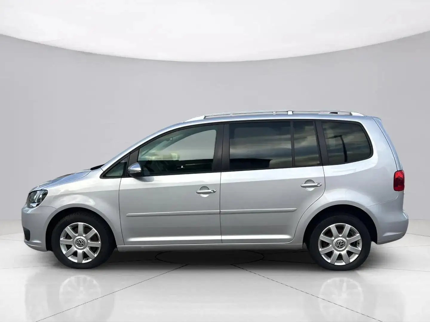Volkswagen Touran Highline BMT*Automatik*1.Hand*Temp.*Navi*PDC* Zilver - 2