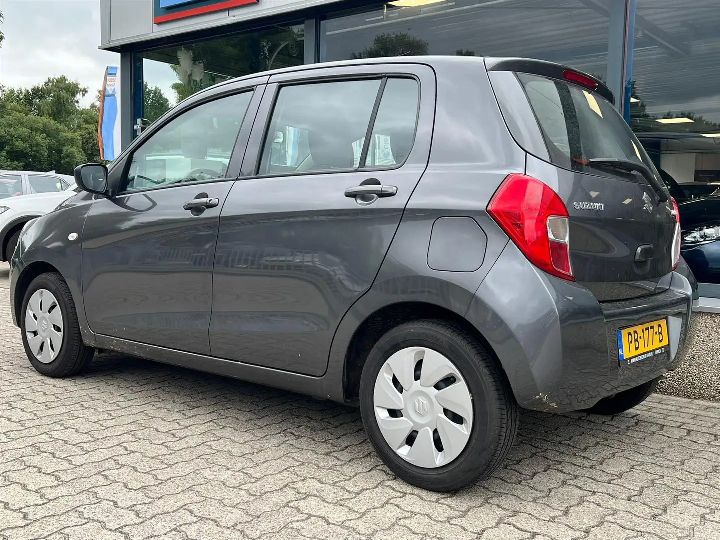 Suzuki Celerio 1.0 COMFORT 5DRS AC/BLUETOOTH/CV+AB/ELEK.RAMEN/37. Gris - 2