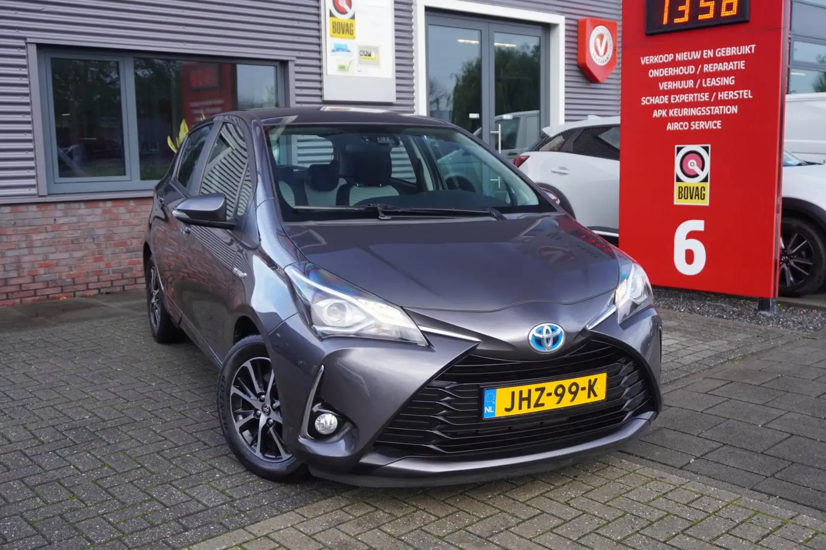 Toyota Yaris 1.5 Hybrid Aspiration / Stoelverwarming / Bluetoot Grau - 1