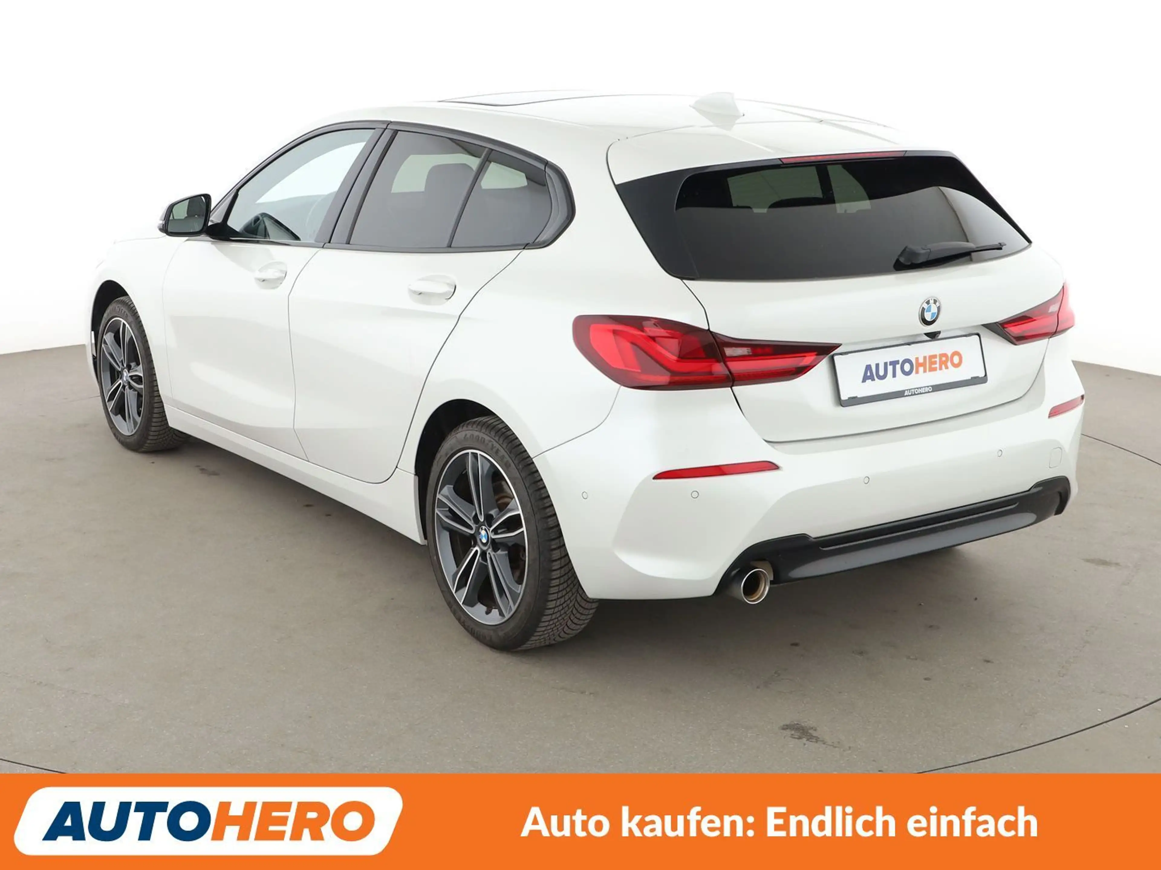 BMW 118 118i Sport Line Aut.*NAVI*TEMPO*LED*CAM*SHZ*PDC* — photo 4