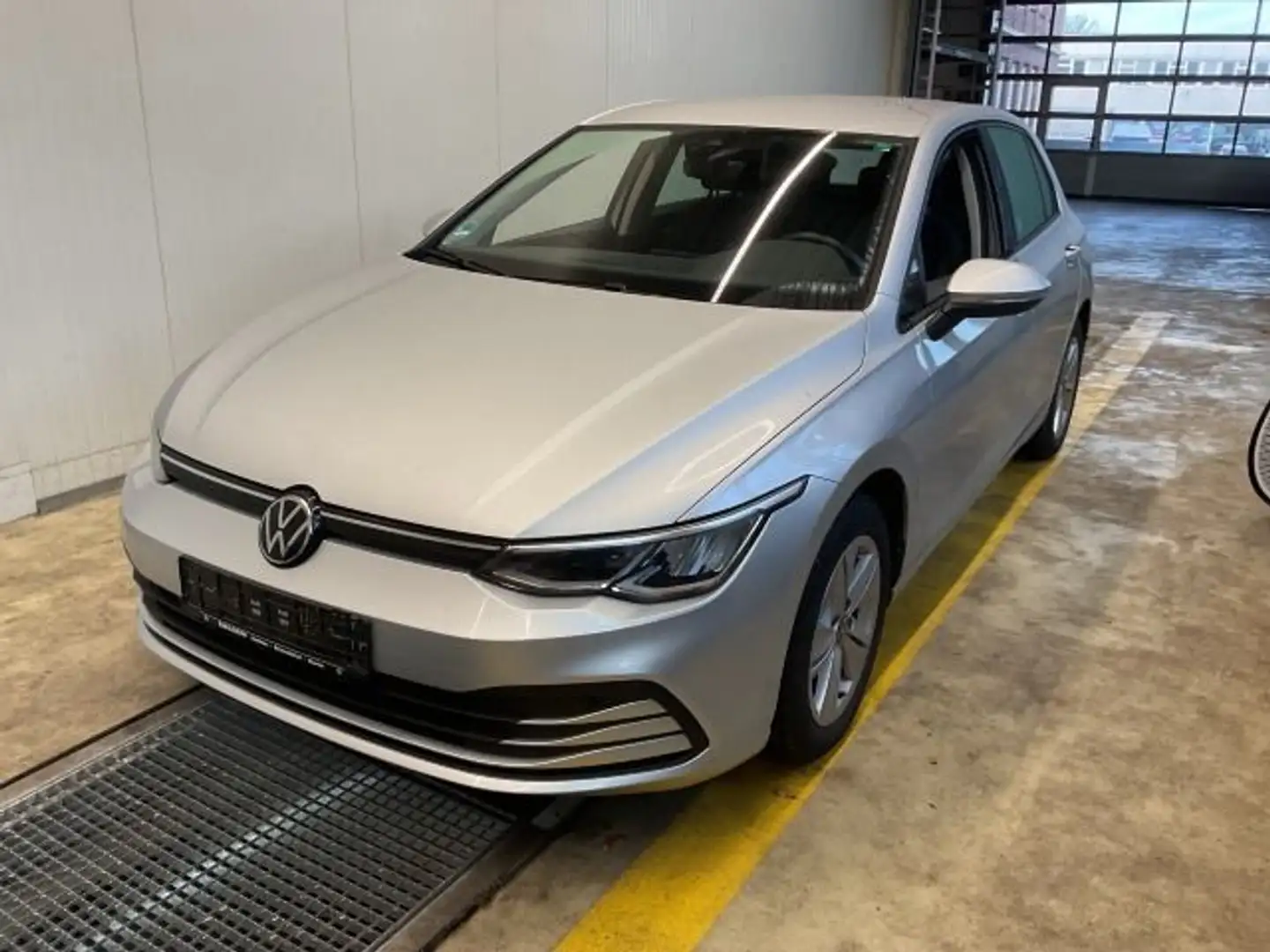 Volkswagen Golf VIII 1.5 TSI Life Navi Sitzhzg LED App Silber - 2