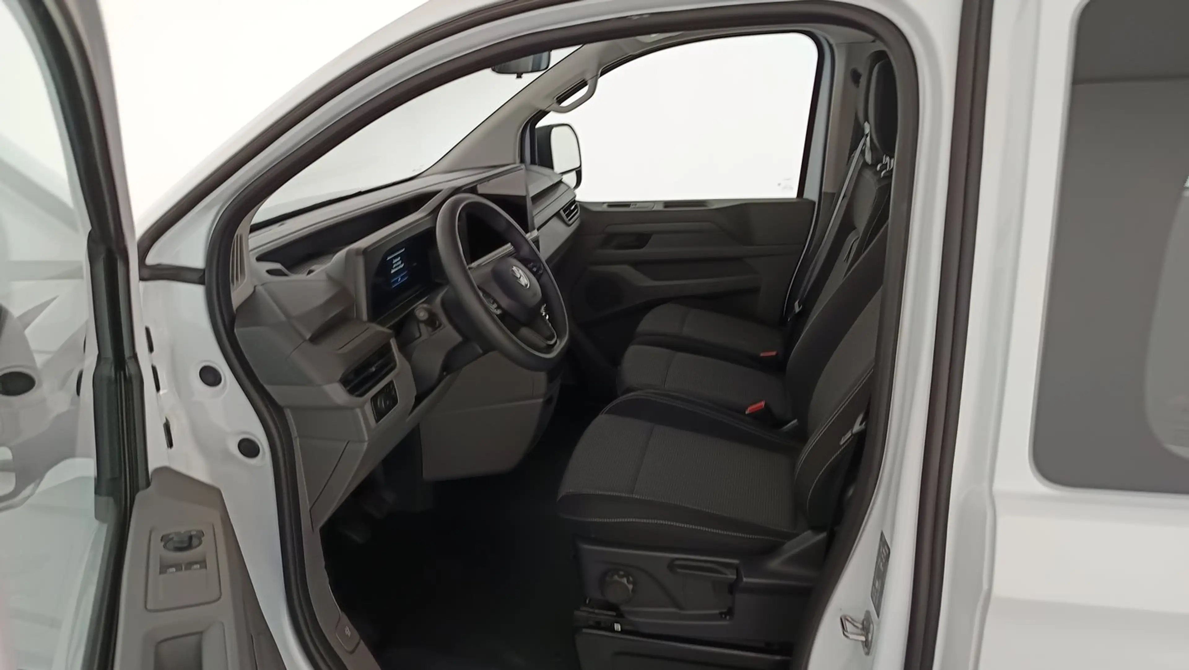 Volkswagen Transporter Kombi TDI — photo 11