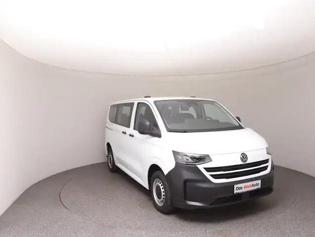 Volkswagen Transporter view 3