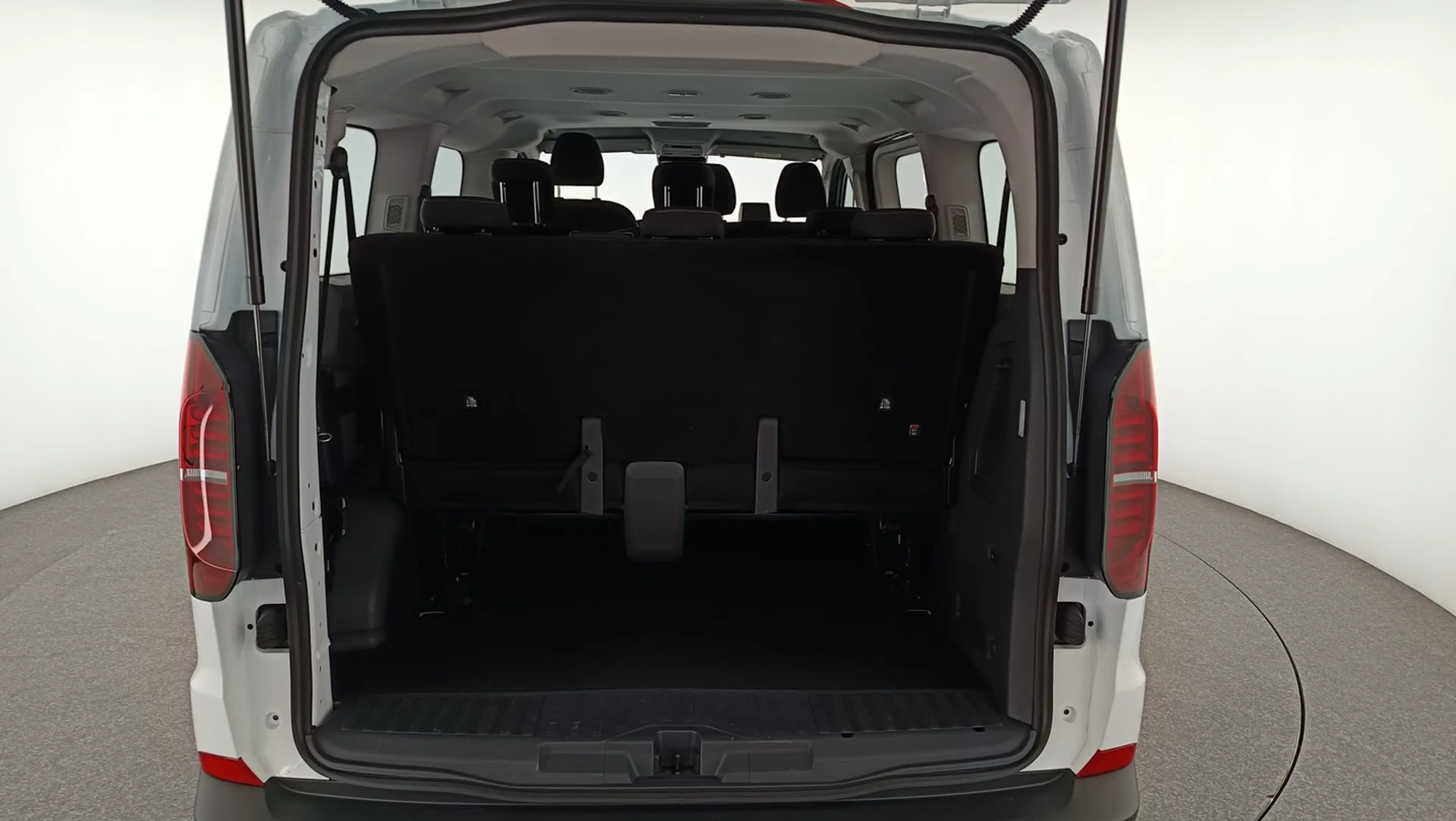 Volkswagen Transporter Kombi TDI — photo 9