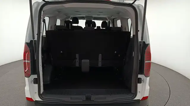 Volkswagen Transporter view 9