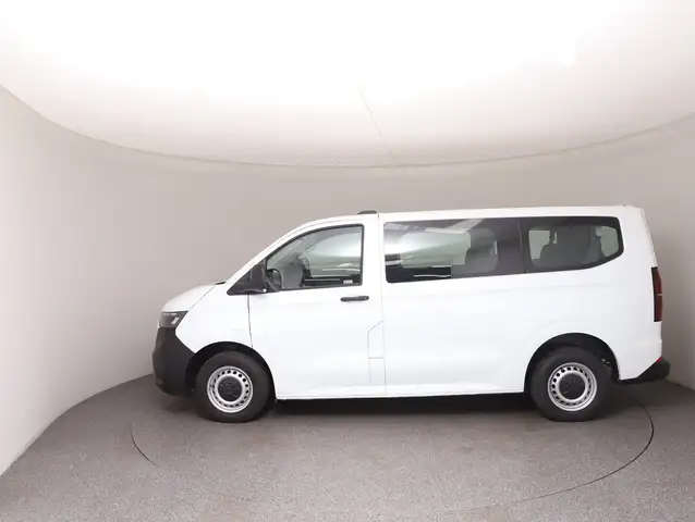 Volkswagen Transporter view 8