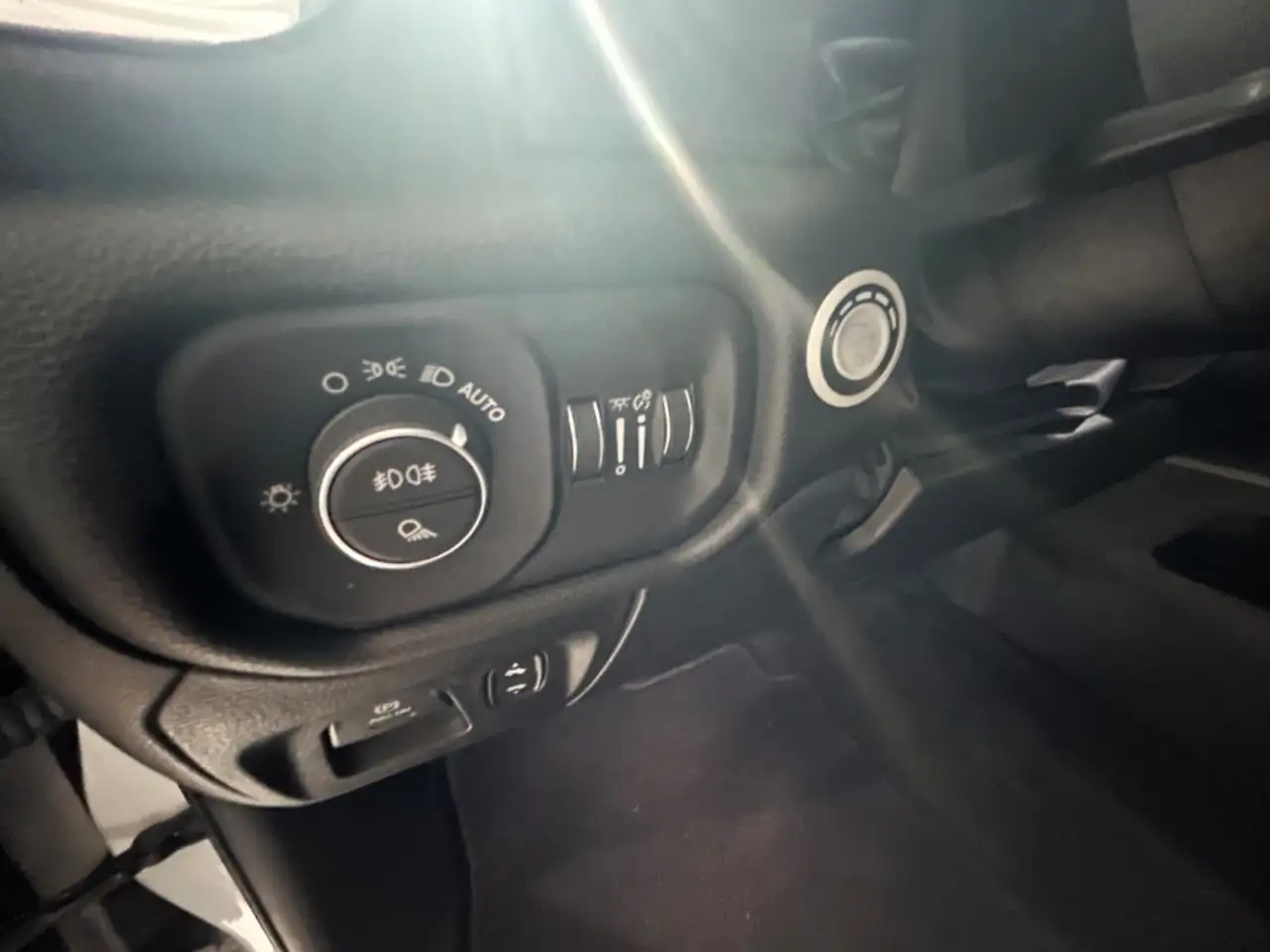 Dodge RAM 2023 — фото 13
