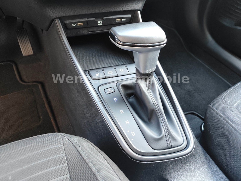 Hyundai i20 *CARPLAY*PDC*KAM*SITZHZG.*LENKRADHZG* — photo 18