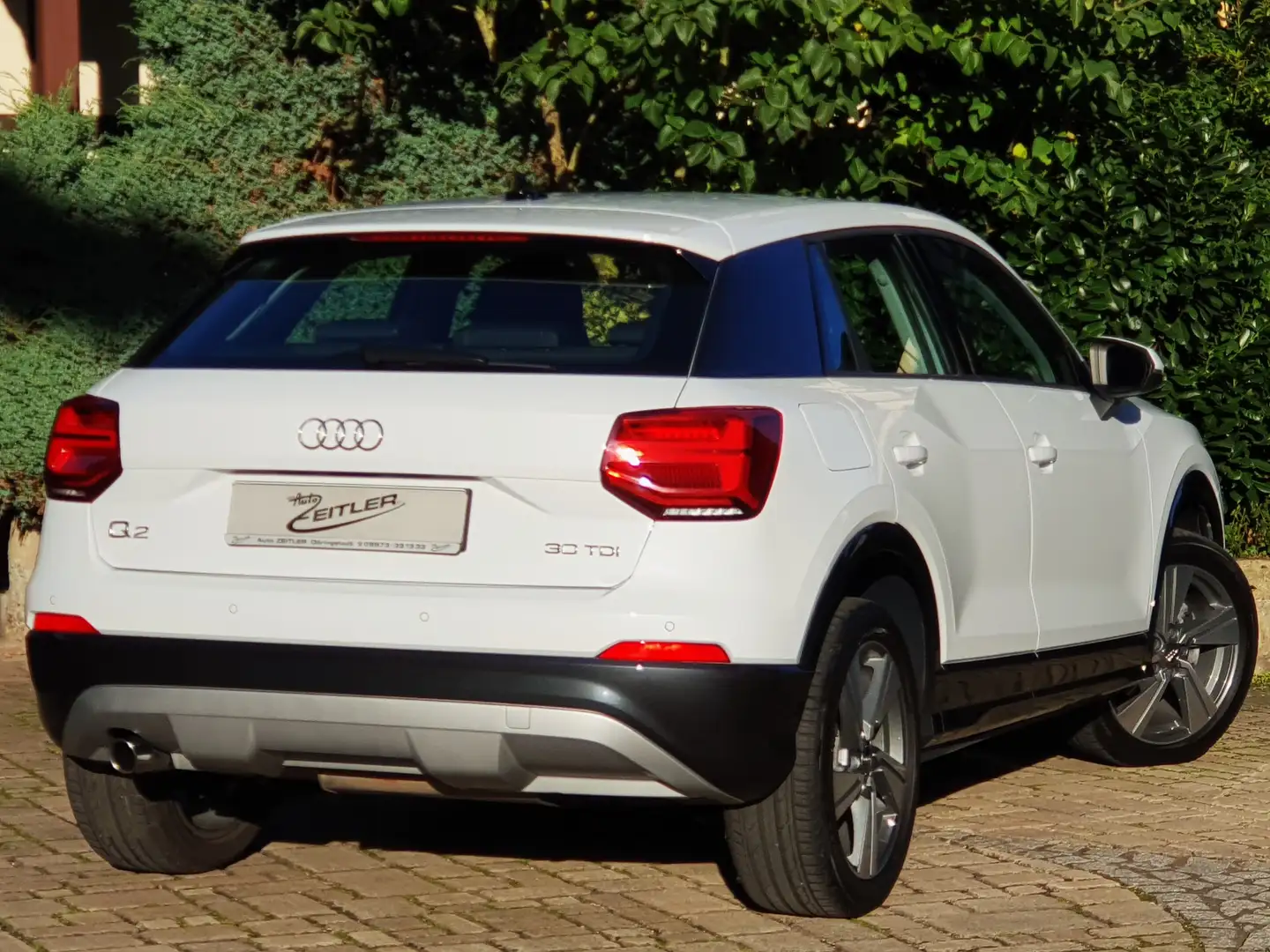 Audi Q2 30TDI design LEDER+AHK+LED+NAVI+DAB+SH+PDC ... Weiß - 2