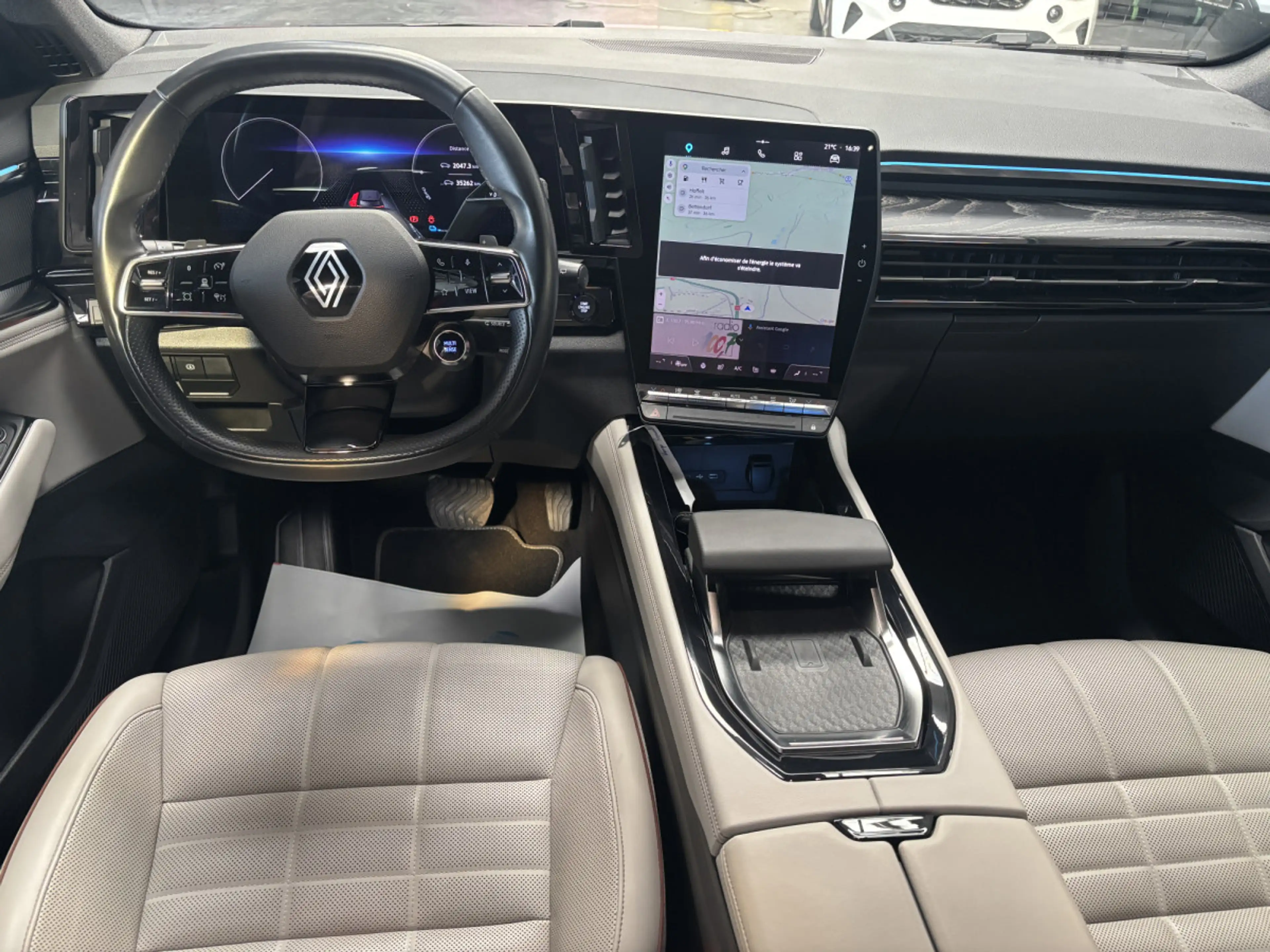 Renault Espace 1.2 E-Tech Iconic Full Hybrid 4 Control — photo 11