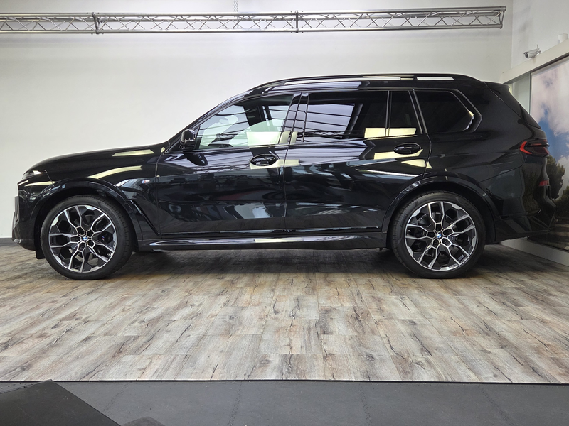 BMW X7 xDr40d M Sport Pro B&W Standheizung Exklusiv — photo 3