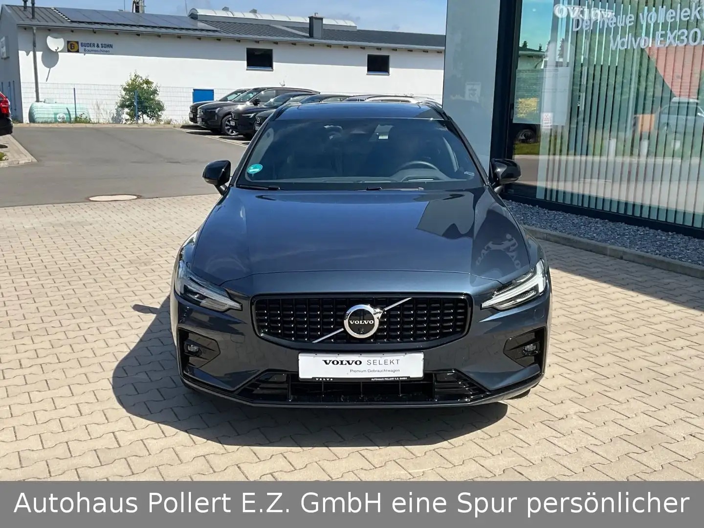 Volvo V60 Kombi Plus Dark Blau - 2