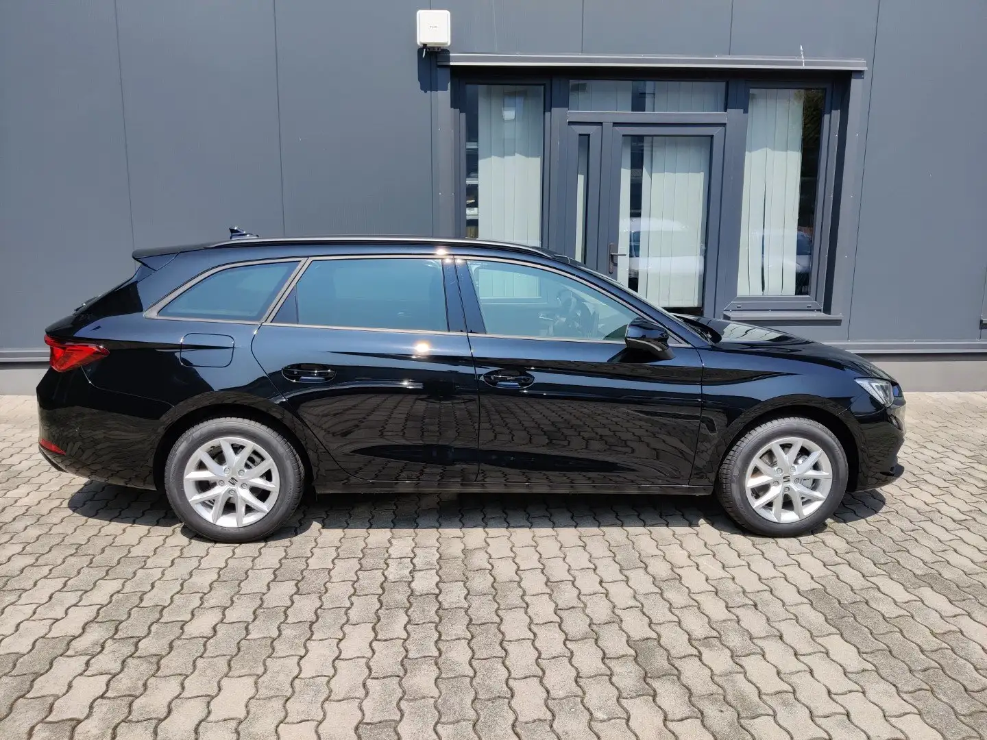 SEAT Leon 1.5 TSI 85 kW Style Schwarz - 2