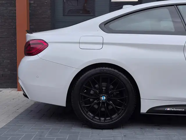 BMW 4 Series view 9