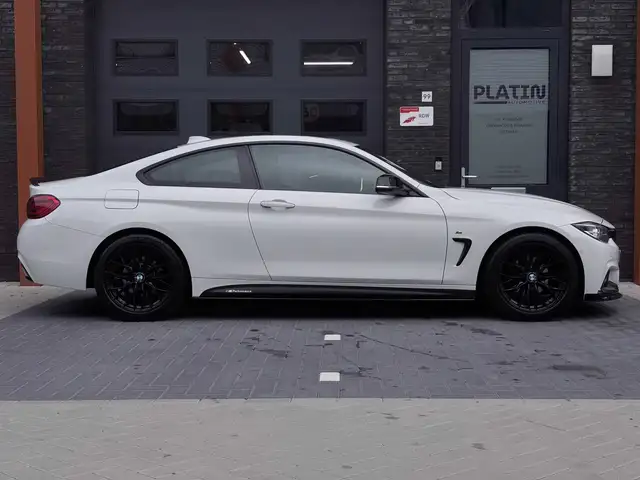BMW 4 Series view 3