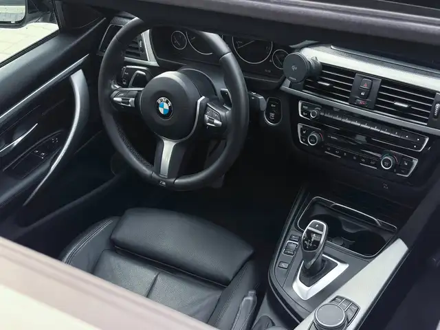 BMW 4 Series view 14