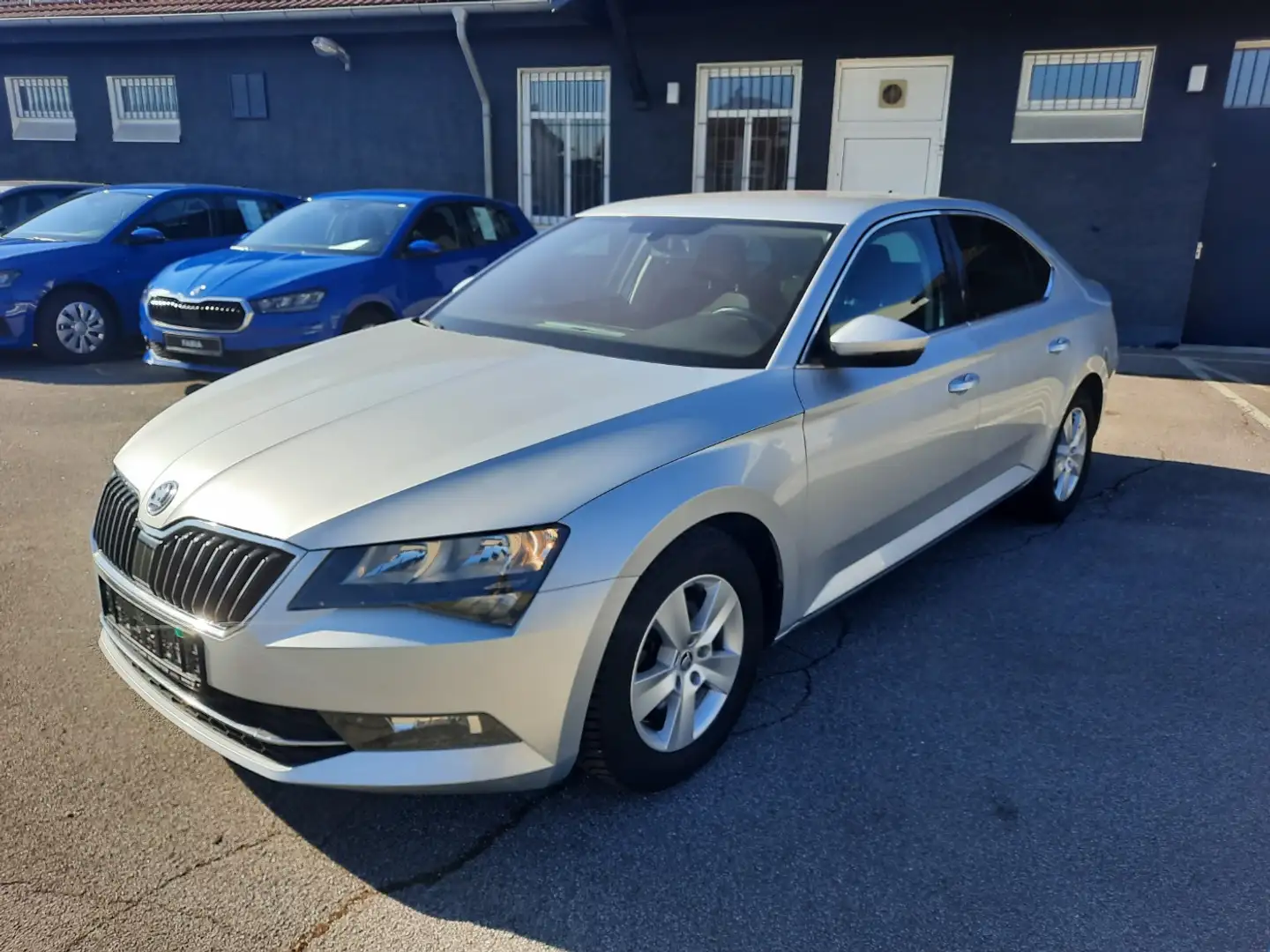 Skoda Superb AHK SCHWENKBAR+SHZ VO+EL FH VO HI+PDC HI+KLIMA+I Silber - 2