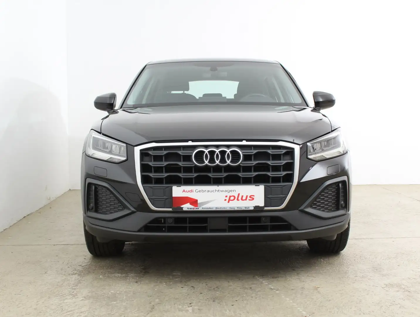 Audi Q2 30 TFSI intense Schwarz - 2