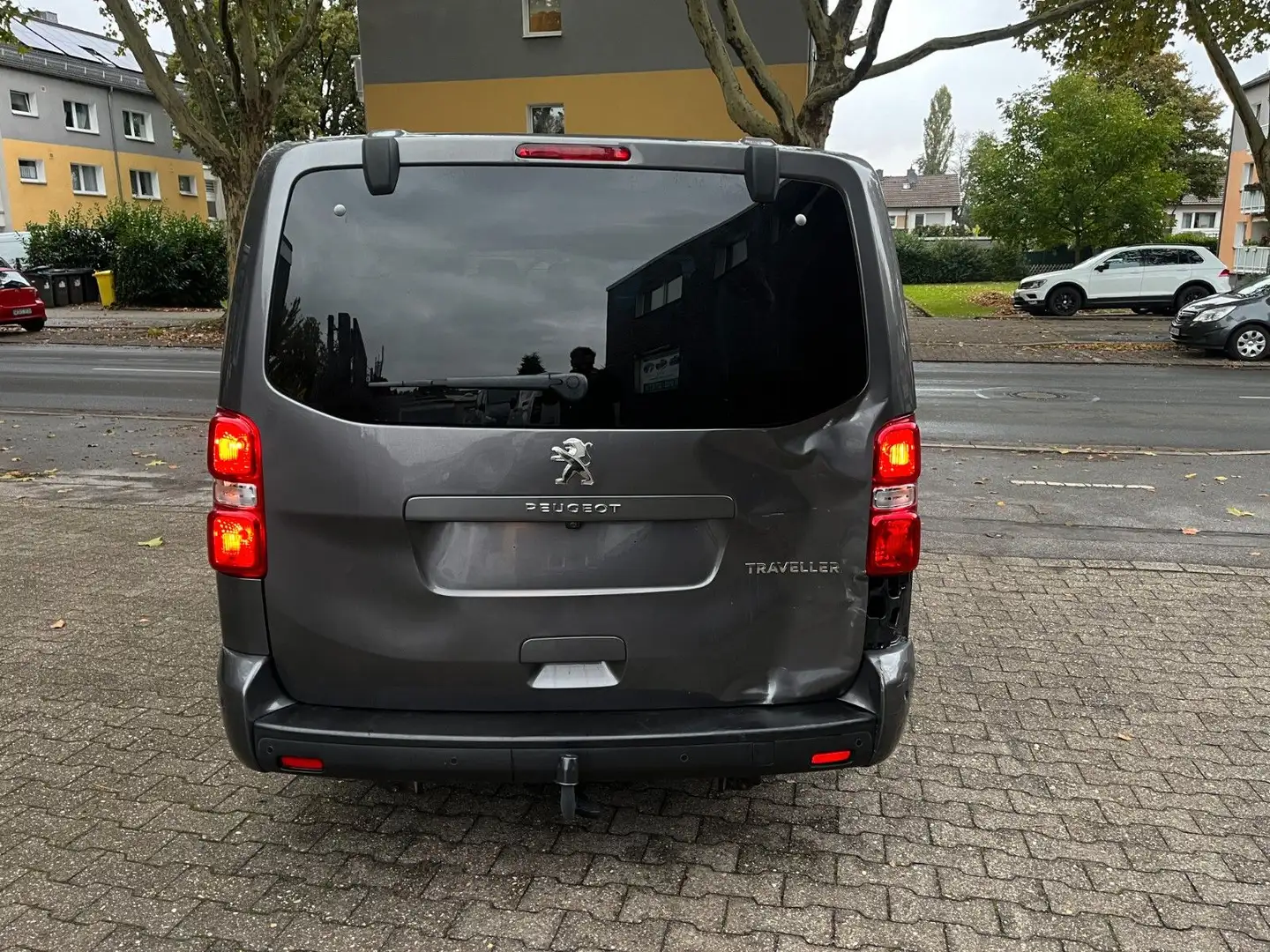 Peugeot Traveller Business VIP L3*7SITZER*PANO*AHK*XENON Grau - 2