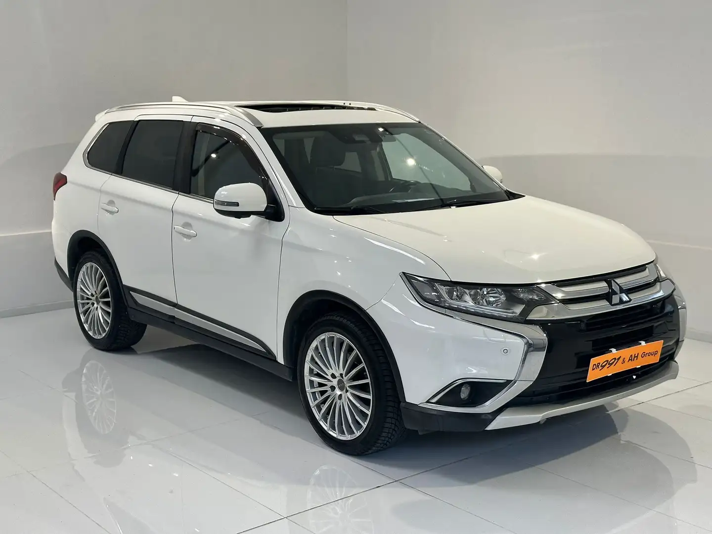 Mitsubishi Outlander Outlander2.2 InstylePlus Sda awd 7psti auto my17 Bianco - 1