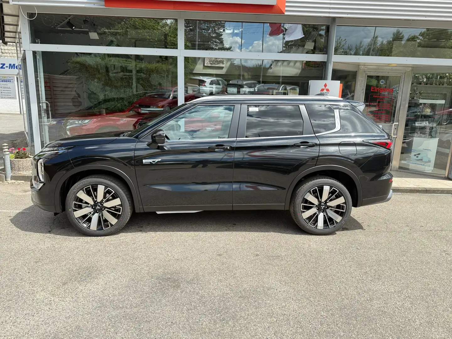 Mitsubishi Outlander 2.4 4WD Plug-In Hybrid Intro Edition #HUD+LED+BSW# Schwarz - 2