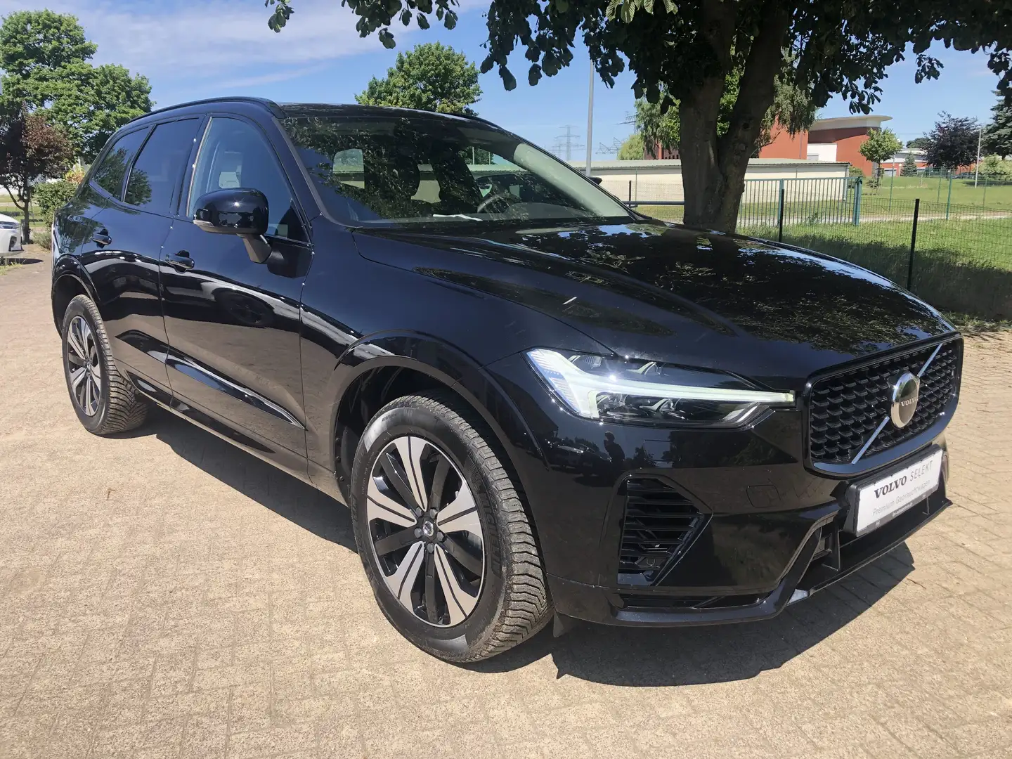 Volvo XC60 Plus Dark T8 AWD Anhängerzug Schwarz - 2