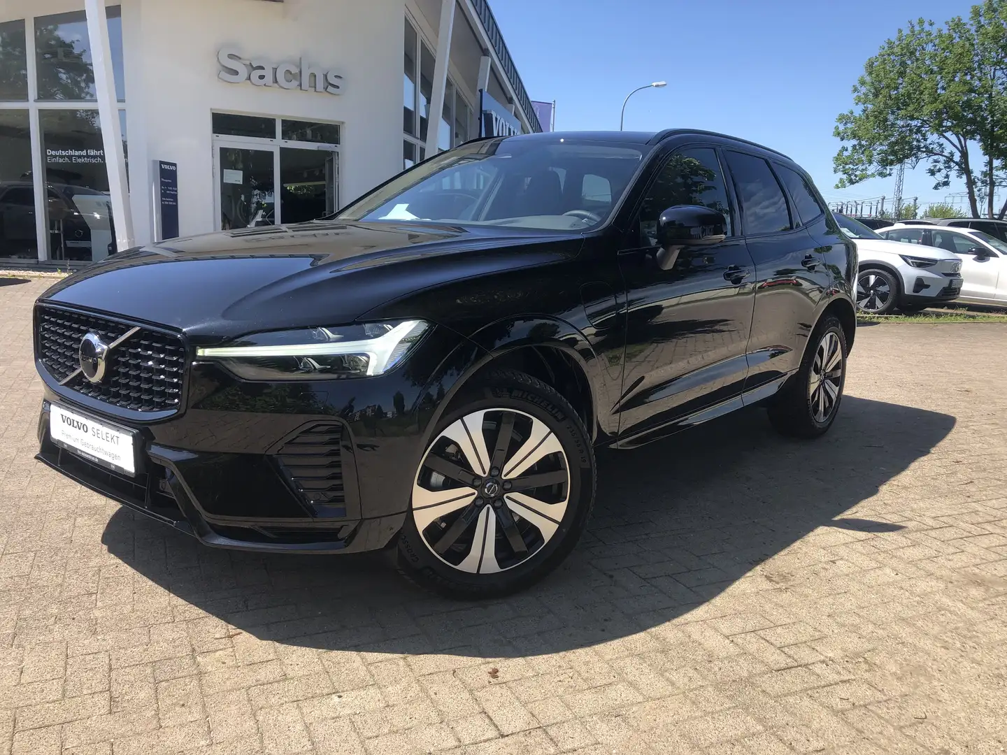 Volvo XC60 Plus Dark T8 AWD Anhängerzug Schwarz - 1