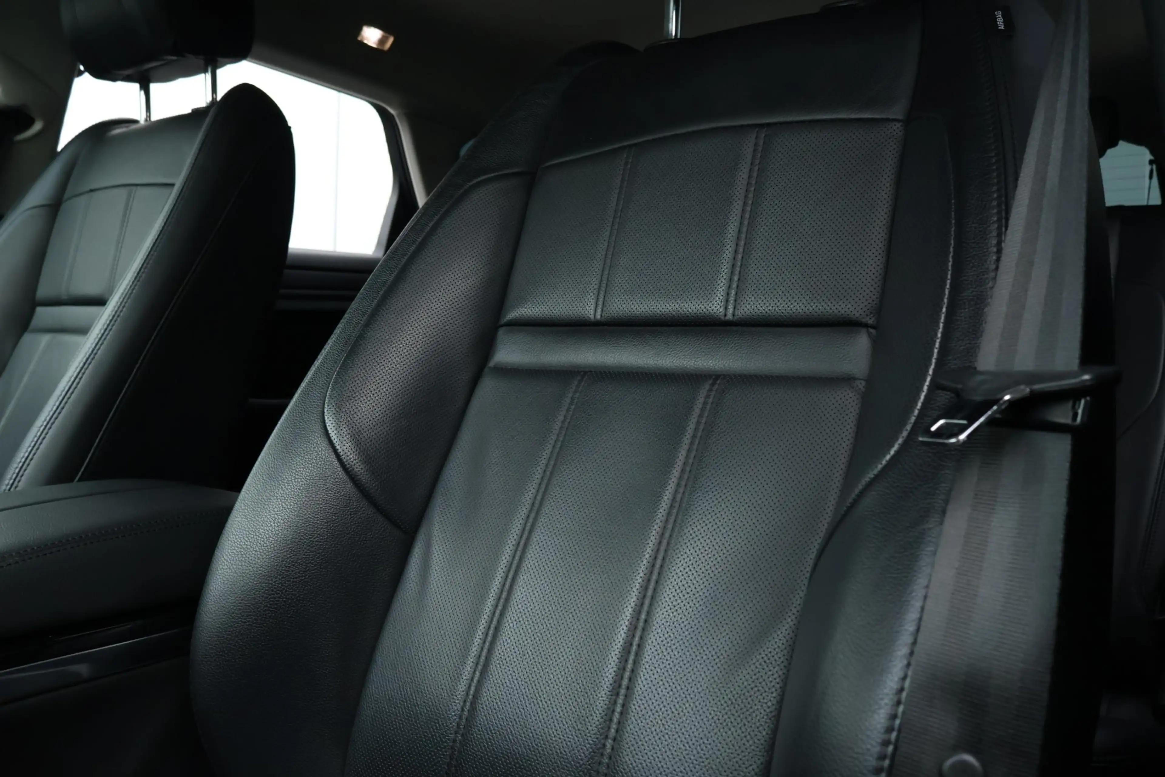 Land Rover Range Rover Evoque 1.5 P300e AWD R-Dynamic / DAB / Camera / Carplay — photo 12