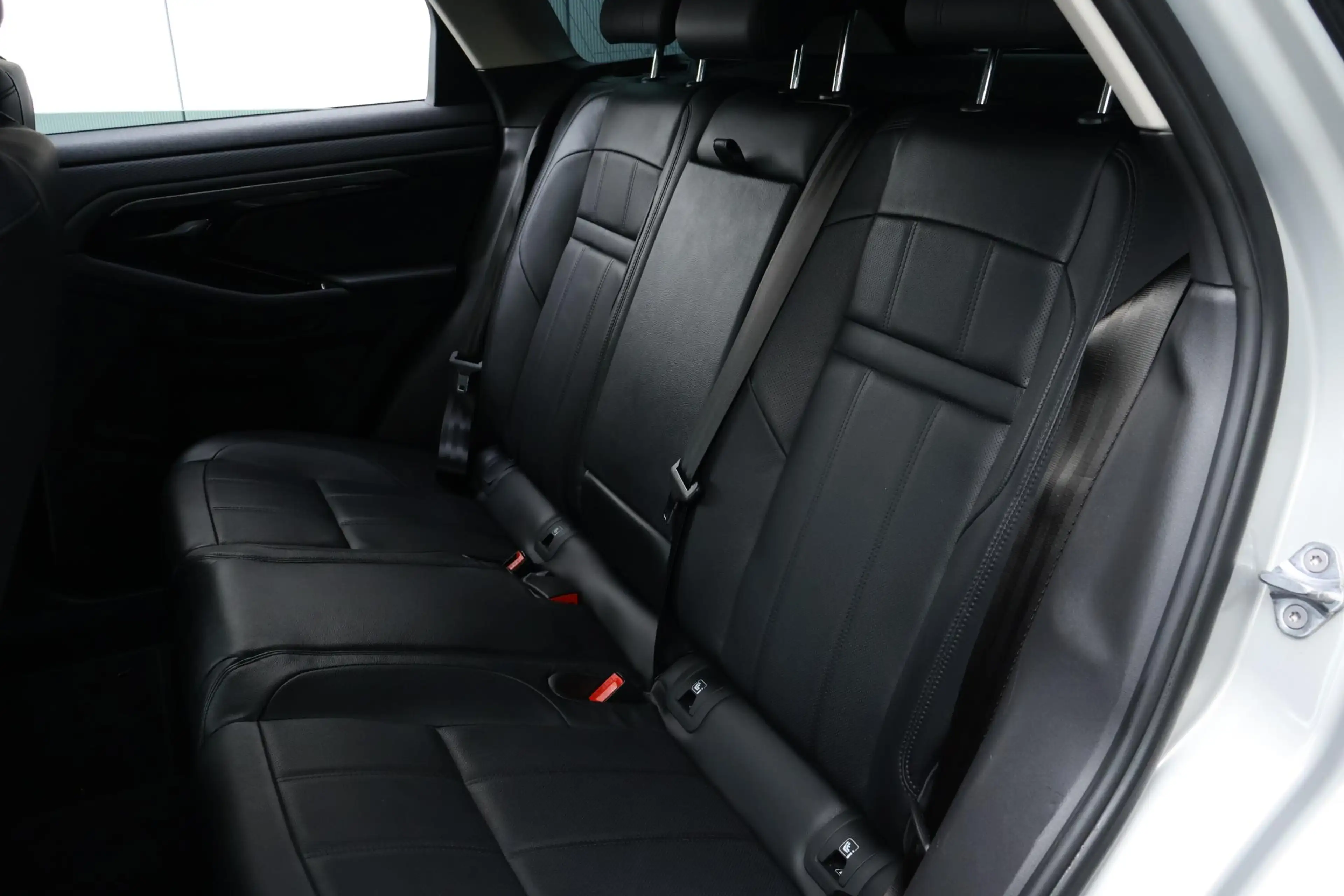 Land Rover Range Rover Evoque 1.5 P300e AWD R-Dynamic / DAB / Camera / Carplay — photo 13