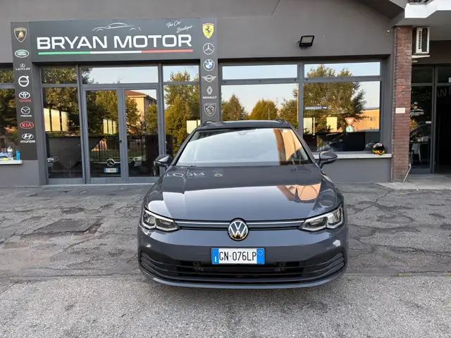 Volkswagen Golf view 2