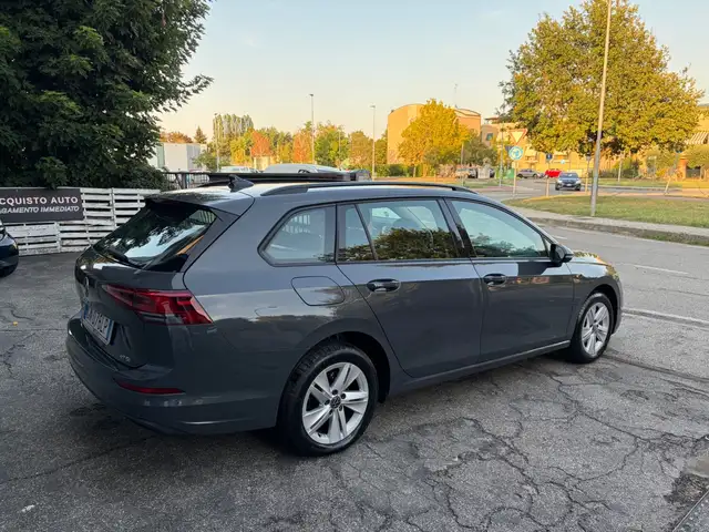 Volkswagen Golf view 4