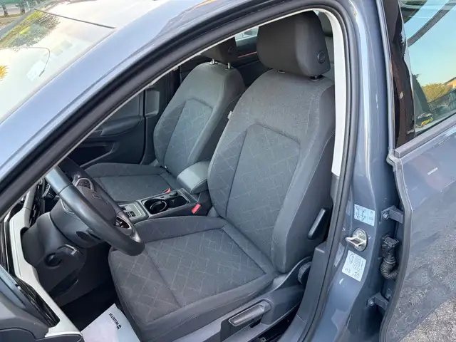 Volkswagen Golf view 9