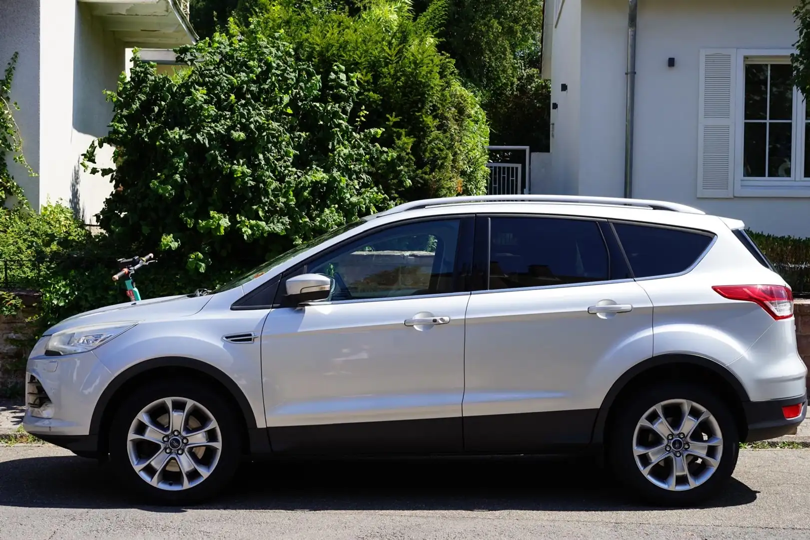 Ford Kuga 2.0 TDCi 4x4 Aut. Titanium - 1