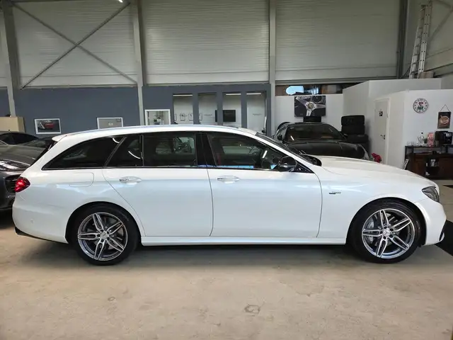 Mercedes-Benz E Class view 9