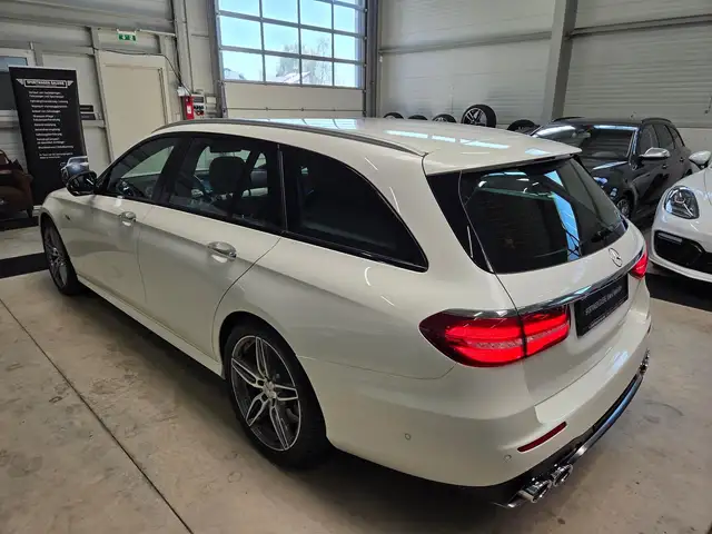 Mercedes-Benz E Class view 14