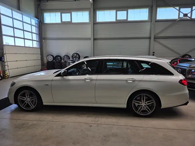 Mercedes-Benz E Class view 15