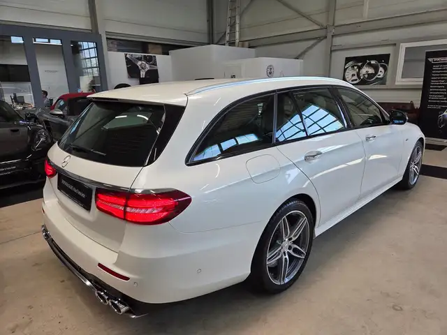 Mercedes-Benz E Class view 10